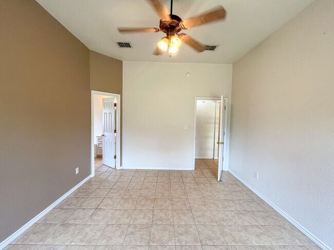 Building Photo - Available NOW!!!! This charming 1 story, 3...