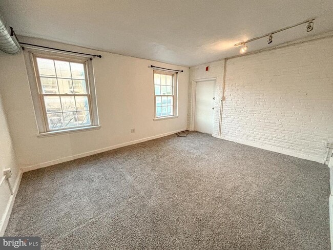 Building Photo - 212 Race St