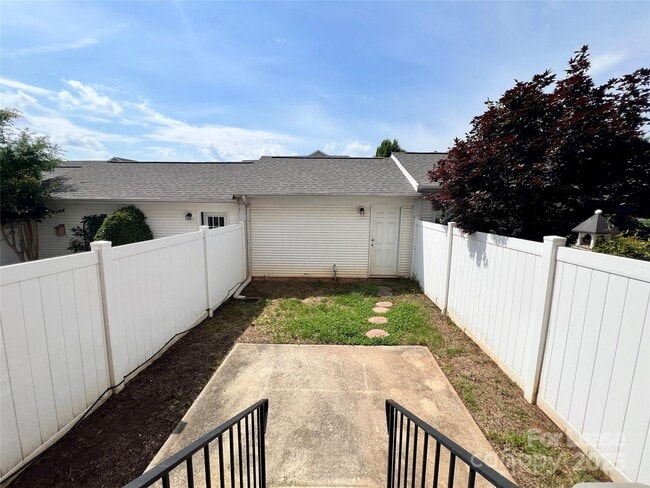 Building Photo - 202 Welton Way