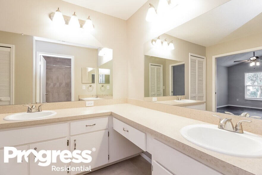 Building Photo - 2841 Talladega Dr