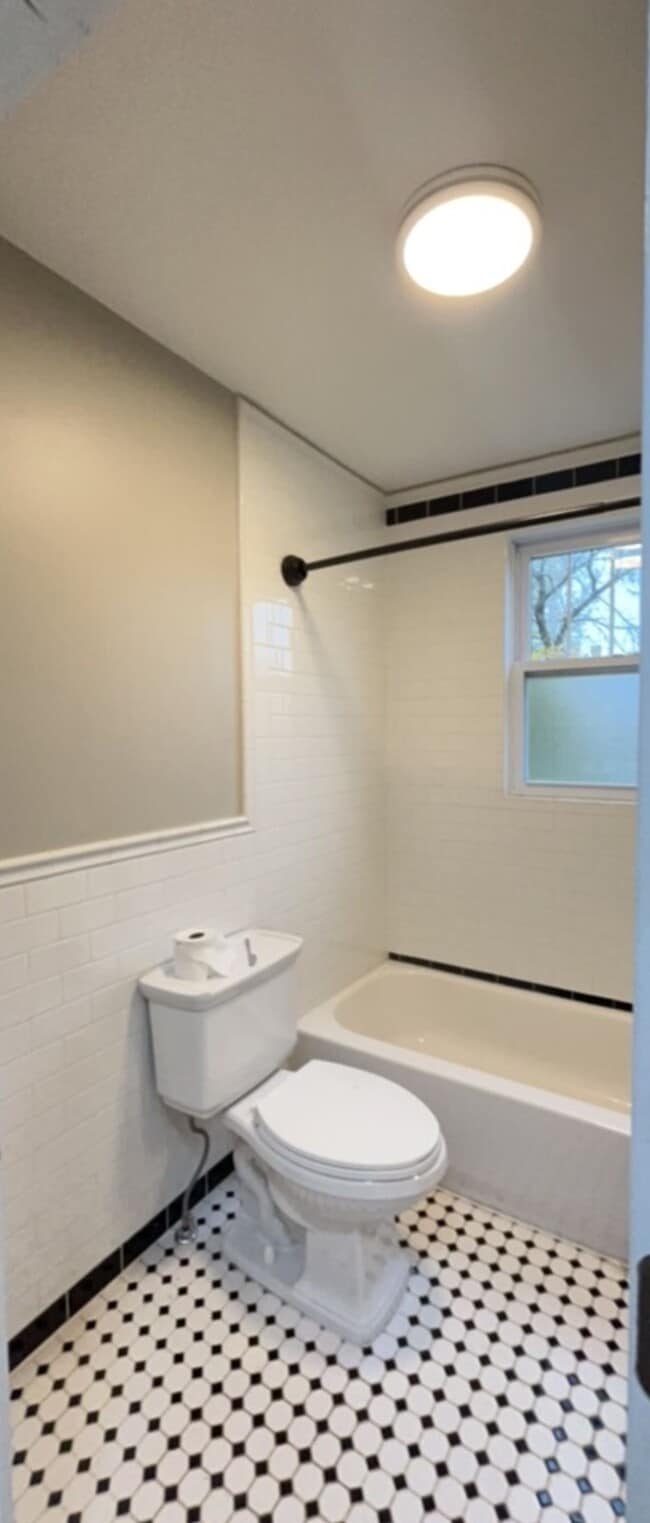 Building Photo - 7426 Dunedin St