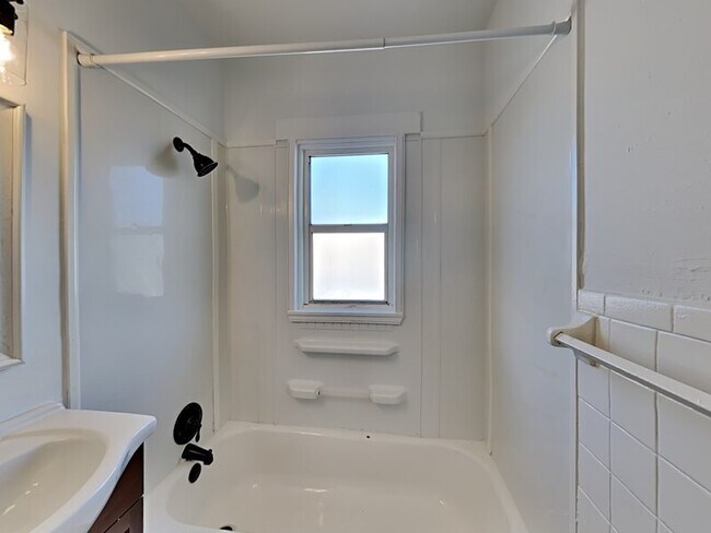 Building Photo - 604 Braddock Ave