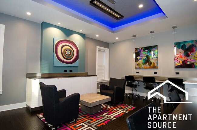 Building Photo - 515 W Briar Pl