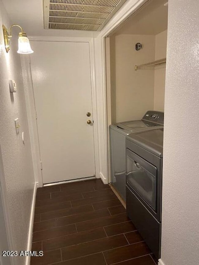 Building Photo - 2 bedroom @ 47th Ave & Olive