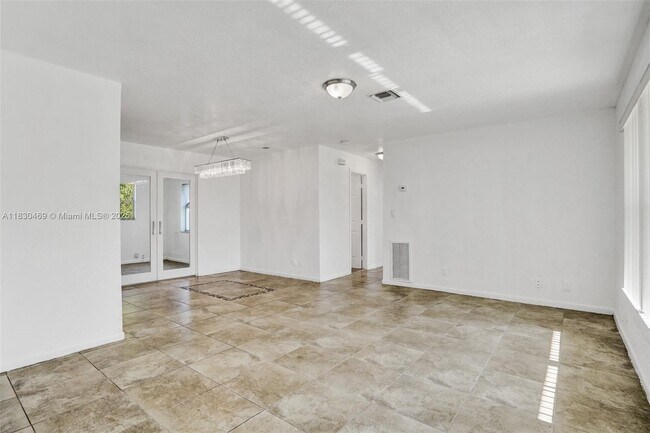 Building Photo - 3431 NW 5th Pl