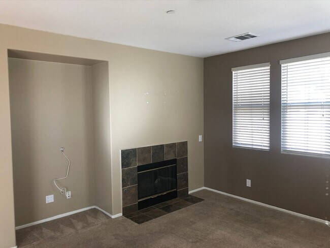 Building Photo - Comfort and convenience in this 2 bedroom ...