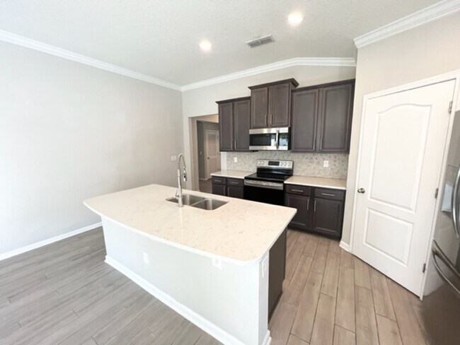 Building Photo - Introducing this stunning 4-bedroom, 2-bat...