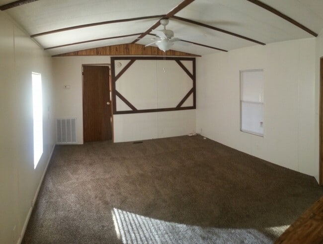 Building Photo - 3851 SW 30 ST