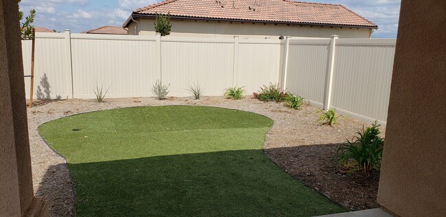 Building Photo - Fully Furnished Short or Long Term Modern Home