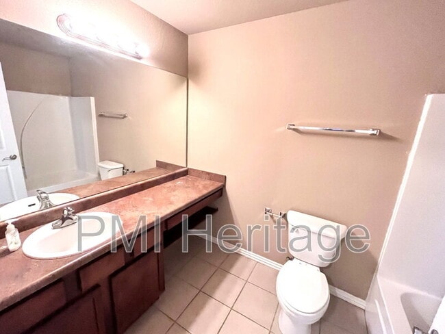 Building Photo - 3200 SW Windrift Ave