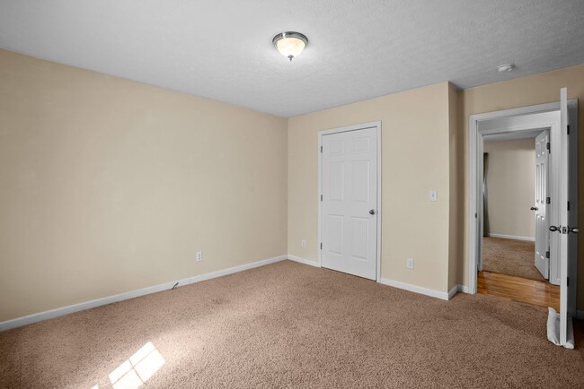 Building Photo - 214 Cumberland Cove Dr