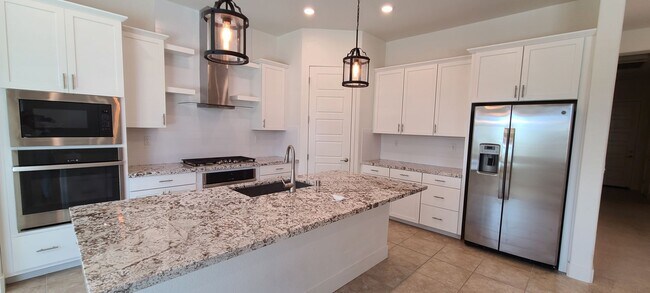 Building Photo - Next Gen Home with main house and guess unit in Spring lake Area