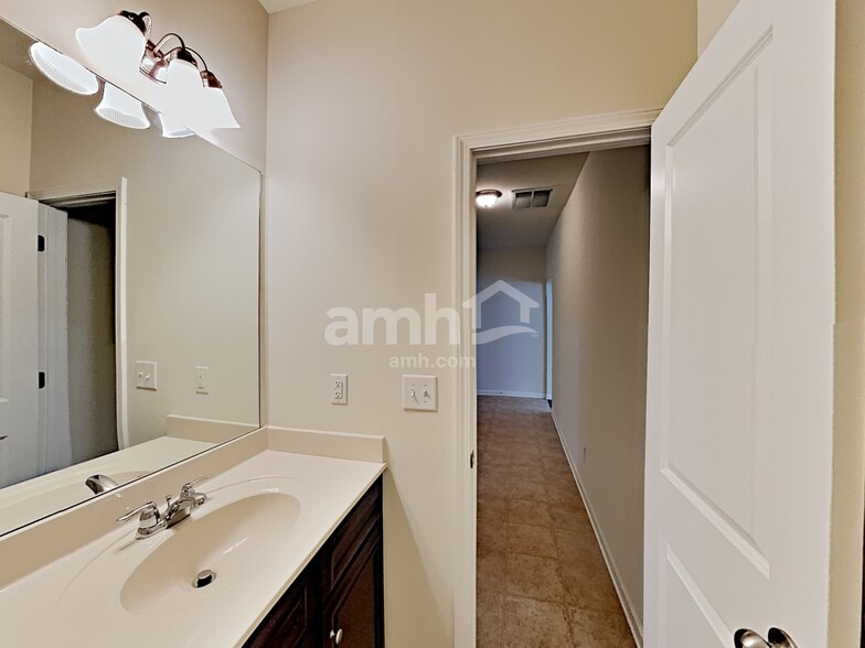 Building Photo - 185 Rosemoore Dr