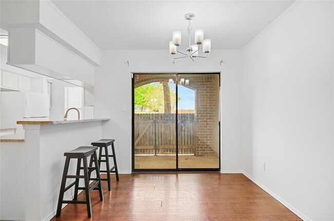Building Photo - Beautiful Townhome in Gated Community
