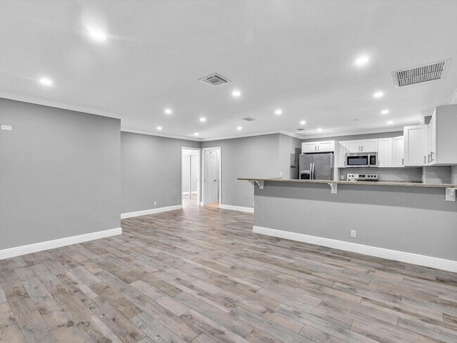 Building Photo - 3880 NW 79th Ave