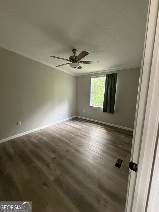 Building Photo - 1160 Happy Hollow Rd