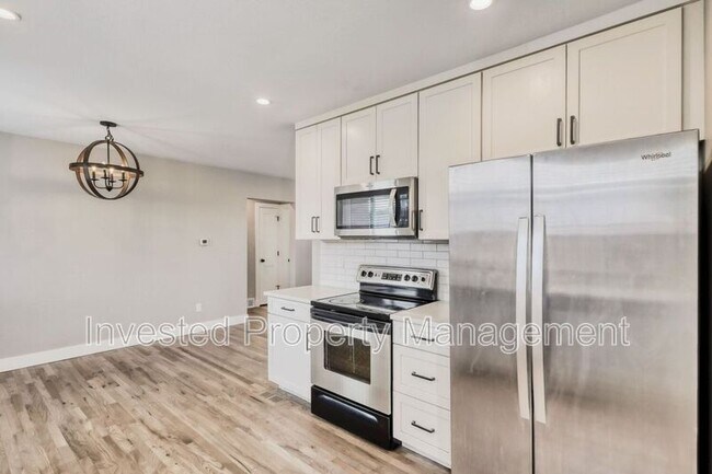 Building Photo - 3230 Elm St