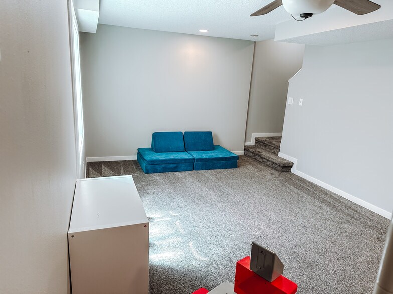 Building Photo - 4703 NE Hayes Dr