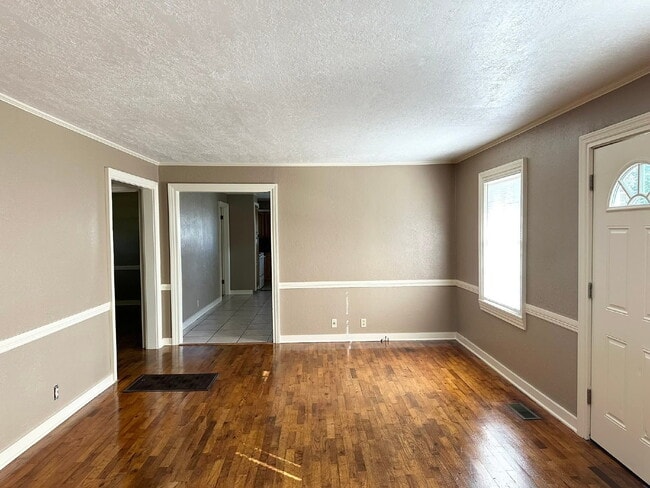 Building Photo - 244 S Hollis Ave