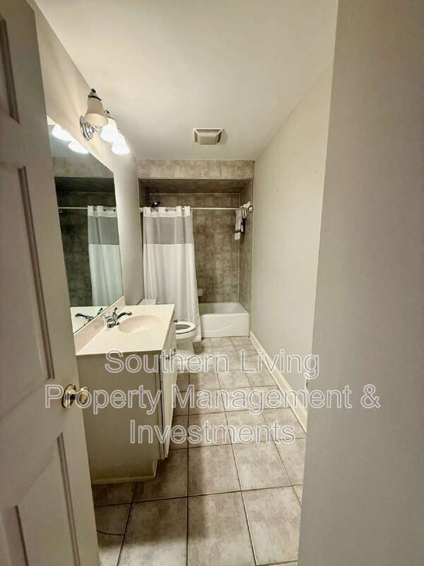 Building Photo - 1806 Asbury Hall Ct