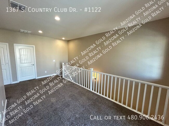 Building Photo - 1367 S Country Club Dr