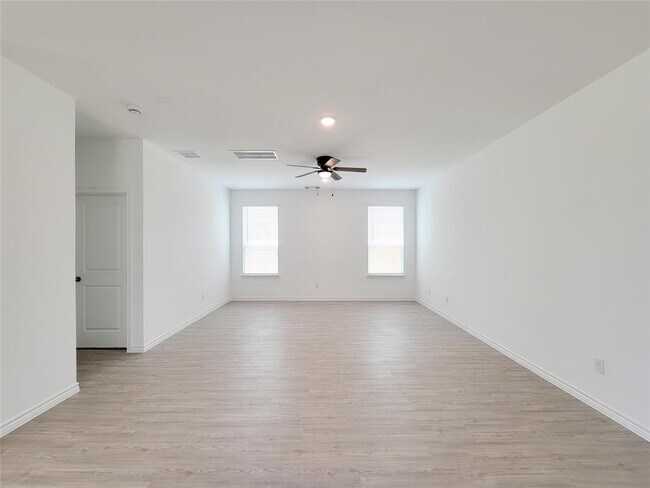 Building Photo - 166 Longhorn Run Dr