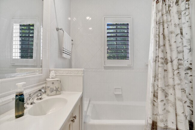 Building Photo - 7 Saranac Rd