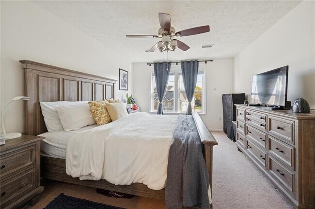 Building Photo - 1005 Autumn Woods Dr