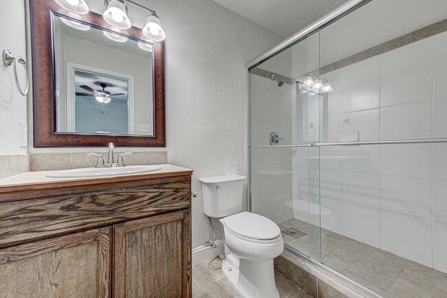Building Photo - 1711 Cricket Hollow Dr
