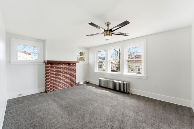 Building Photo - Beautiful, Newly Updated 3 Bedroom/1.5 Bath on quiet street near Pittsburgh's North side. AVAILAB...