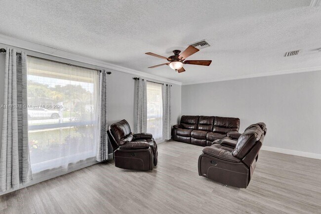 Building Photo - 5031 SW 88th Terrace
