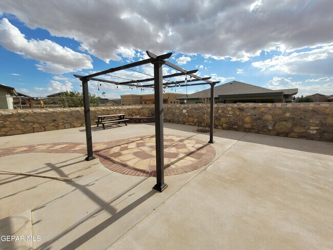 Building Photo - 14247 Hacienda Rock Dr