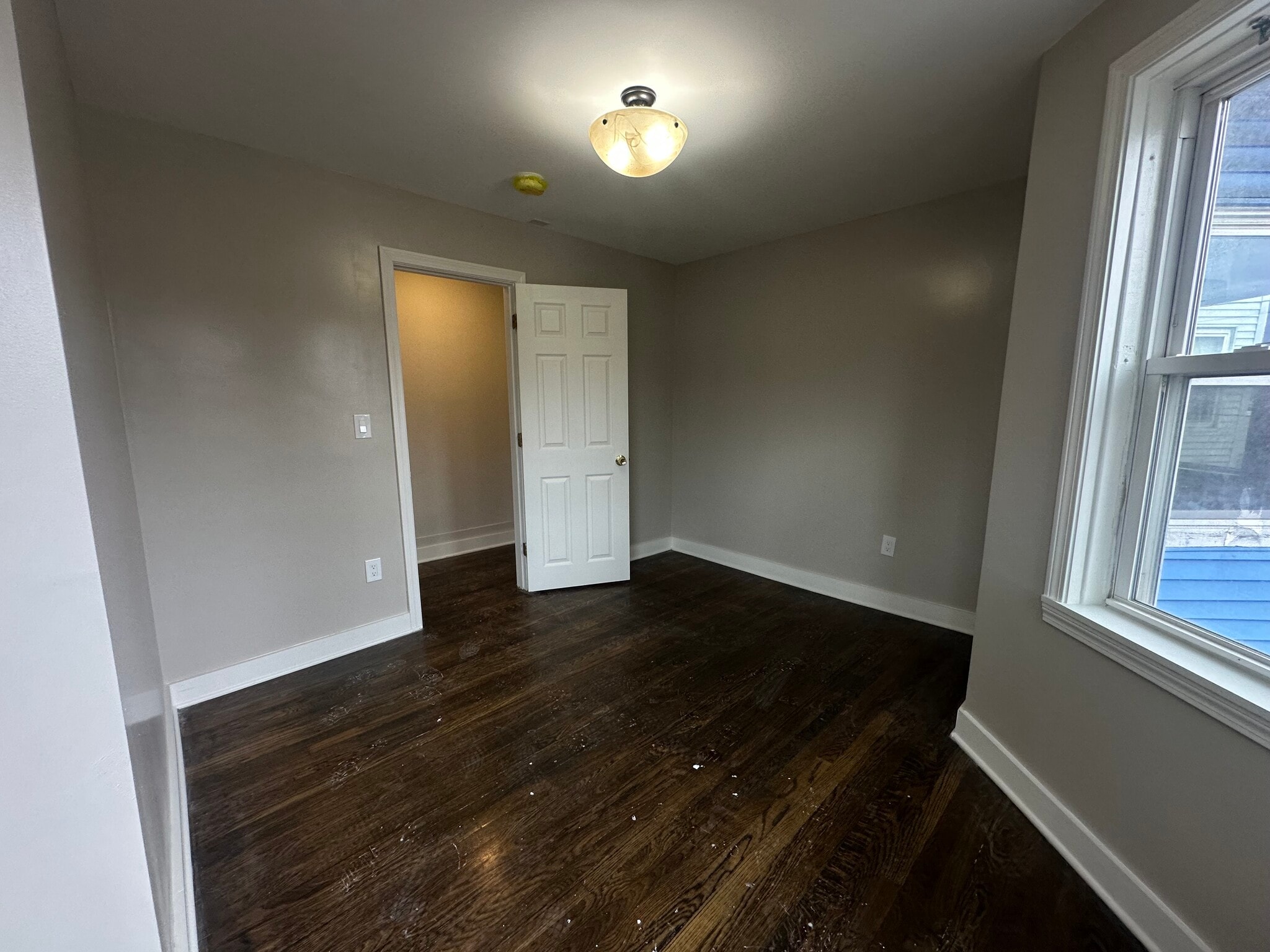 Building Photo - 13 Gladstone St