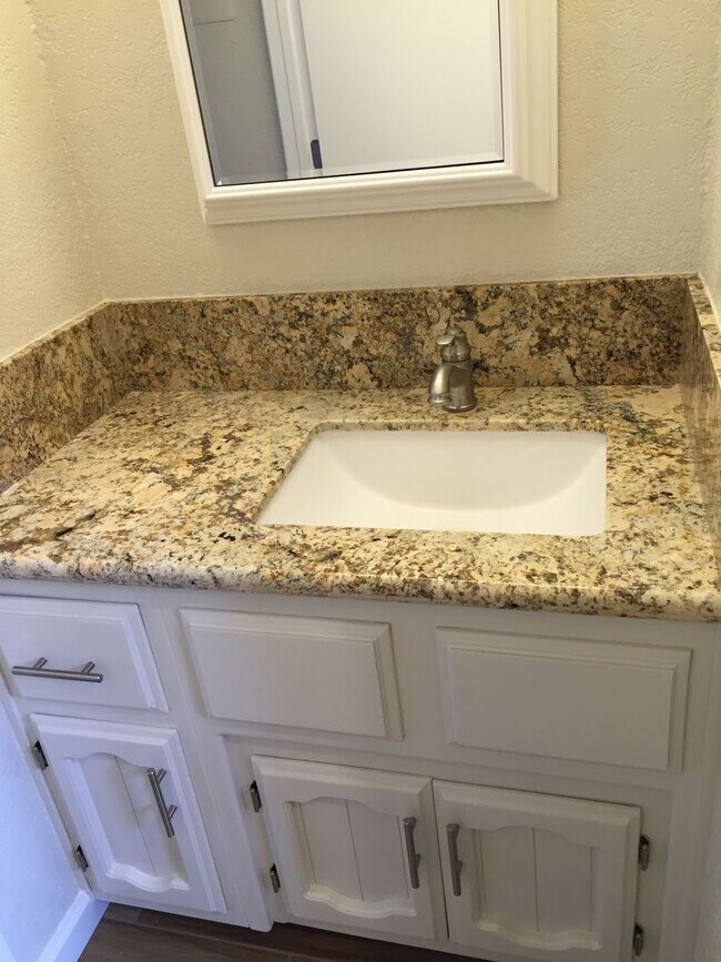 Building Photo - 407/409E. Alexander