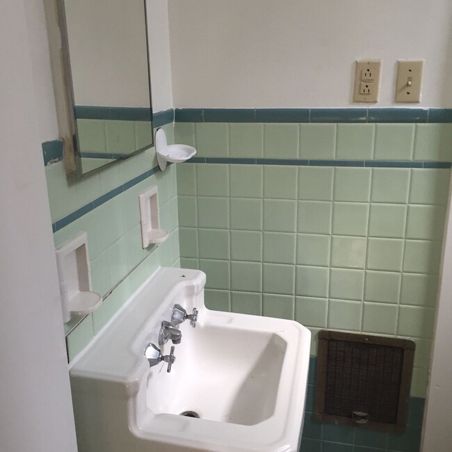 Building Photo - 511 Lowell Ave