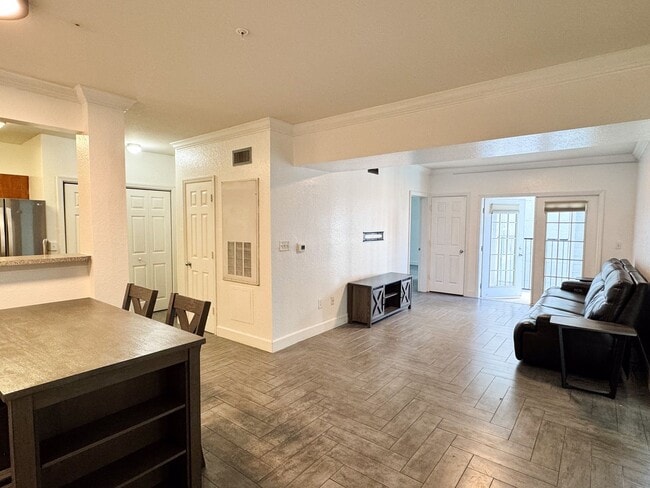 Building Photo - Corner Unit 2 bedroom 2 bathroom at The Grande Downtown