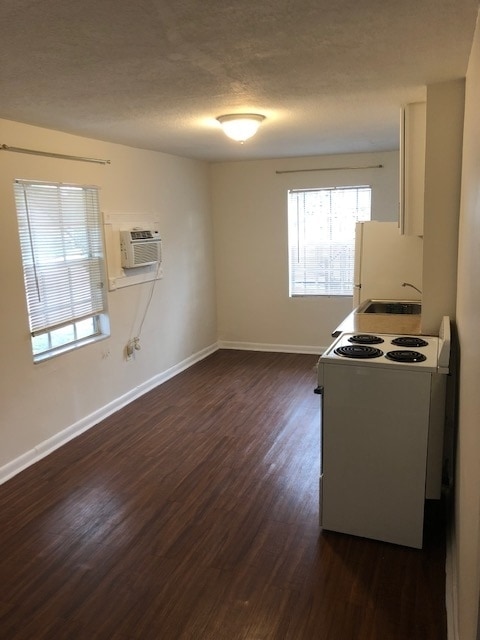 Building Photo - 206 S 15th Ave