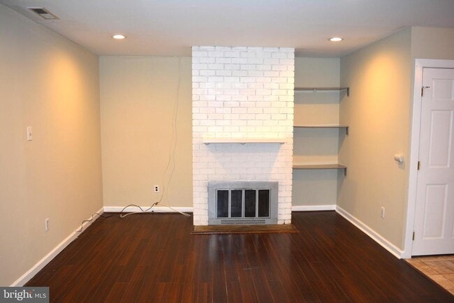 Building Photo - 18 Concord Pl