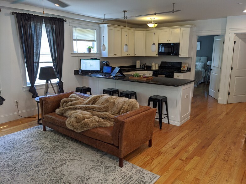 Building Photo - 12 Fern St