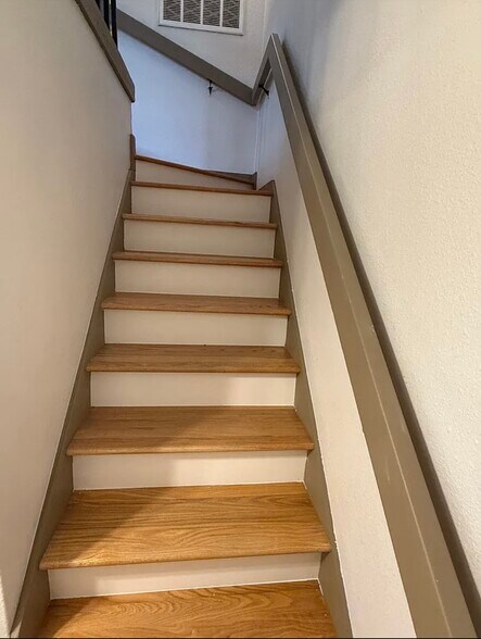 Building Photo - 14800 Enterprise Dr