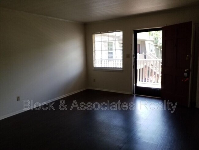 Building Photo - 3828 Country Club Rd