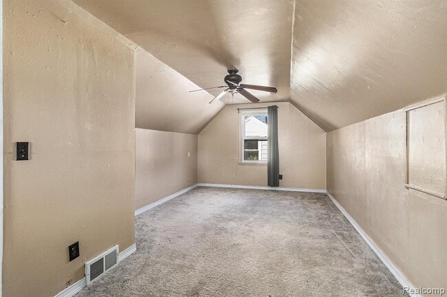 Building Photo - 2045 Central St