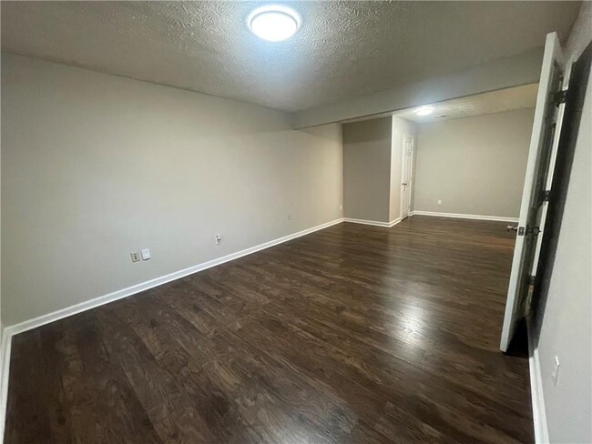Building Photo - 3015 Cascade Manor Dr