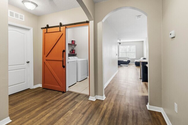 Building Photo - 2318 Sequoia Way