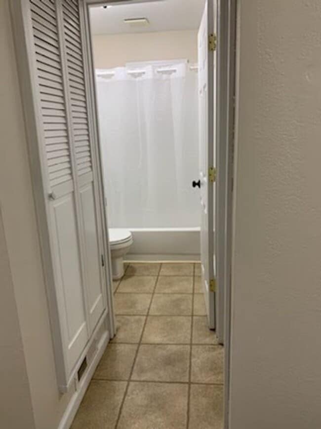 Building Photo - One bedroom home