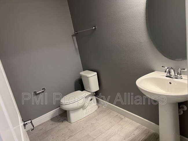 Building Photo - 4535 Gliding Wave St