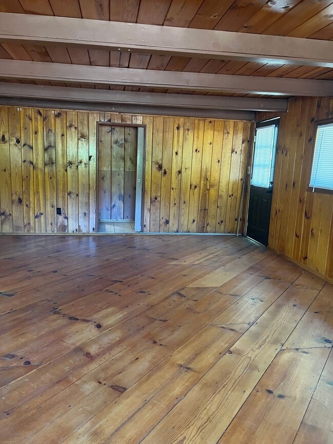 Building Photo - River Pines Home