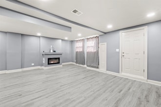 Building Photo - 4829 S St Lawrence Ave