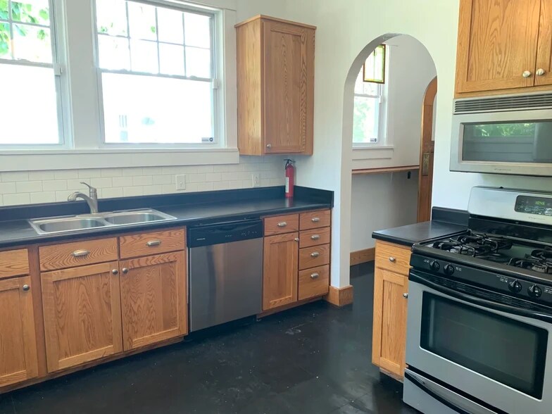 Building Photo - 500 S Fess Ave