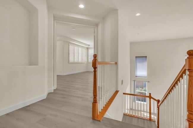 Building Photo - 10 Clearwater Cove